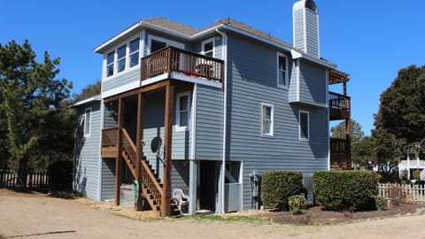 Soundside, Sun Room, Yard, Community Amenities, VOH39, Her Hopes and Dreams House in Corolla