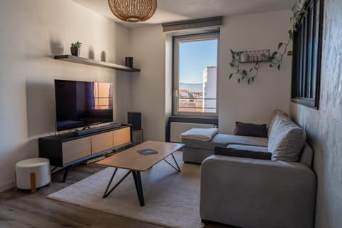 Communal lounge/ TV room, TV and multimedia, Living room, Seating area
