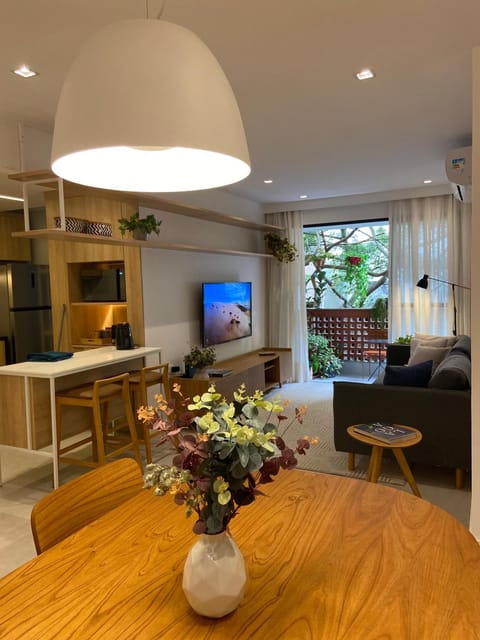 Kitchen or kitchenette, Living room, Seating area, Dining area, Evening entertainment