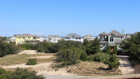 Oceanside, 4 BRs, Dogs Welcome, 1200 ft to Beach Access, WC902, Point of View House in Corolla