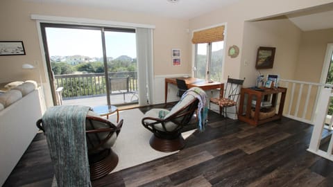 Oceanside, 4 BRs, Dogs Welcome, 1200 ft to Beach Access, WC902, Point of View House in Corolla