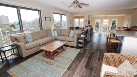 Oceanside, 4 BRs, Dogs Welcome, 1200 ft to Beach Access, WC902, Point of View House in Corolla