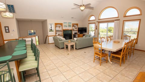Oceanside, Dogs Welcome, Private Pool, Hot Tub, WC962, Sea for Miles House in Corolla