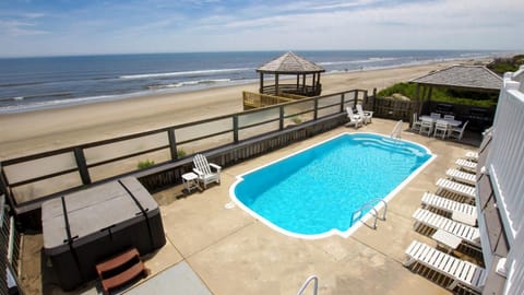 OCEANFRONT, 10 BRs, ELEV, Pool, Rec Rm, Theater Rm, Ocean Views, WL845, MacDaddy House in Corolla