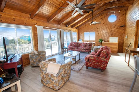 Semi-Oceanfront, Private Pool, Hot Tub, 400 ft to Beach Access, WL940, The B B Inn House in Corolla
