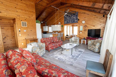 Semi-Oceanfront, Private Pool, Hot Tub, 400 ft to Beach Access, WL940, The B B Inn House in Corolla