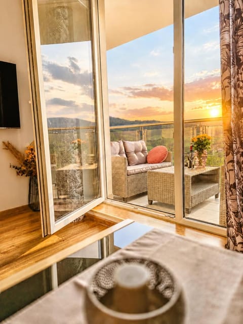 TV and multimedia, View (from property/room), Balcony/Terrace, Living room