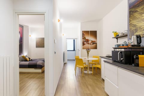 Bed, Coffee/tea facilities, Kitchen or kitchenette, Photo of the whole room, Dining area, Bedroom
