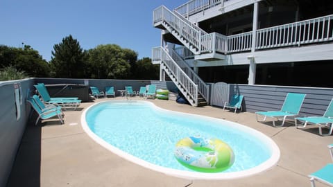 Oceanside, 7 BRs, Pool, Dogs Welcome, Pool Table, WW867, Flip Flops and Pop Tops House in Corolla