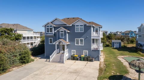 Oceanside, 7 BRs, Pool, Dogs Welcome, Pool Table, WW867, Flip Flops and Pop Tops House in Corolla