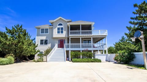 Oceanside, 8 BRs, Priv Pool, Pool Table, Close to Beach Access, WW869, Bikini Bottom House in Corolla
