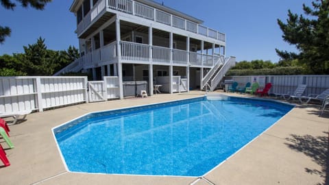 Oceanside, 8 BRs, Priv Pool, Pool Table, Close to Beach Access, WW869, Bikini Bottom House in Corolla