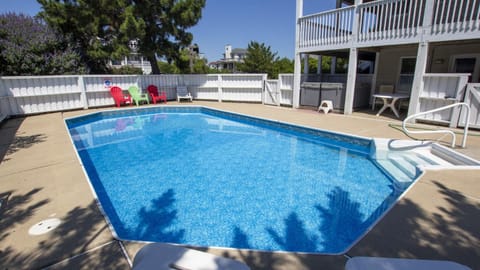 Oceanside, 8 BRs, Priv Pool, Pool Table, Close to Beach Access, WW869, Bikini Bottom House in Corolla