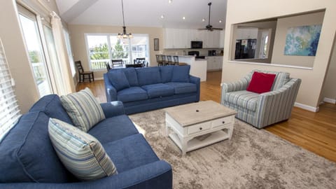 Oceanside, 8 BRs, Priv Pool, Pool Table, Close to Beach Access, WW869, Bikini Bottom House in Corolla