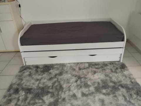 studio charmant canapé lit Netflix Prime video wifi Apartment in Le Havre