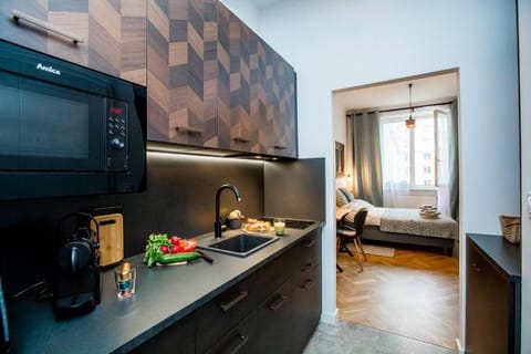 Kitchen or kitchenette, Food and drinks, Food, oven