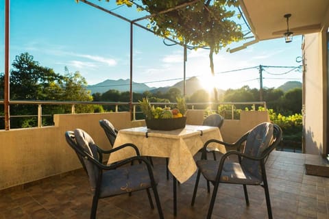 Patio, Spring, Day, Natural landscape, View (from property/room), Balcony/Terrace, Dining area, Mountain view