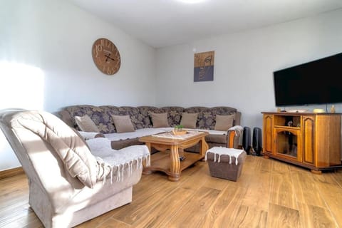 Communal lounge/ TV room, TV and multimedia, Living room, Seating area