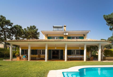 Property building, Garden, Swimming pool, Swimming pool