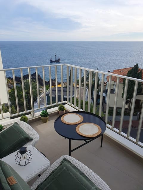 Natural landscape, Balcony/Terrace, Seating area, Sea view