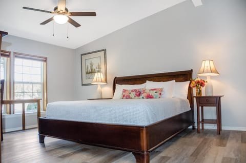 Bed, Photo of the whole room, Bedroom, fireplace