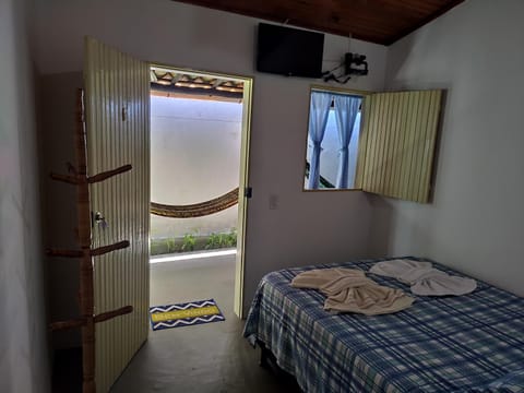 Bed, TV and multimedia, Photo of the whole room, Bedroom, towels