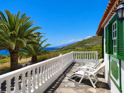 View (from property/room), Balcony/Terrace, Sea view, sunbed