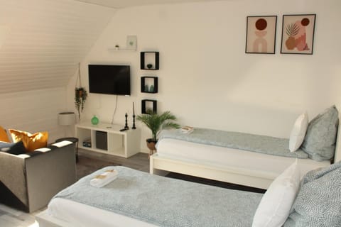 TV and multimedia, Photo of the whole room, Bedroom