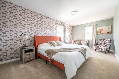 Croquet - Fire Pit - Central Location House in Bloomington