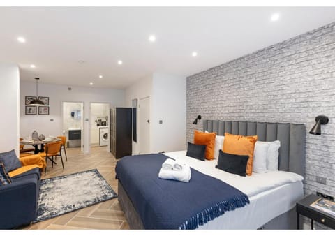 Bed, Living room, Photo of the whole room, Seating area, Bedroom
