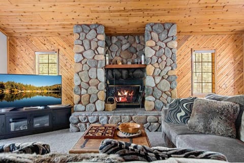 TV and multimedia, Living room, Seating area, Evening entertainment, flat iron