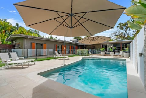 Swimming pool, sunbed