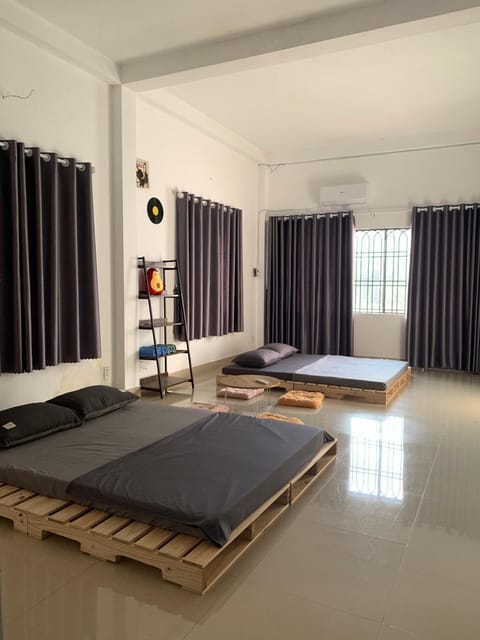 Bed, Photo of the whole room, Seating area, Bedroom