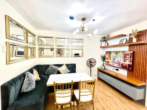 TV and multimedia, Living room, Seating area, Dining area