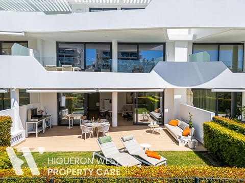 Patio, Day, Garden, sunbed