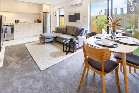 TV and multimedia, View (from property/room), Kitchen or kitchenette, Living room, Dining area, minibar, pet friendly