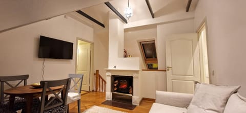 Communal lounge/ TV room, TV and multimedia, Living room, Seating area, Evening entertainment
