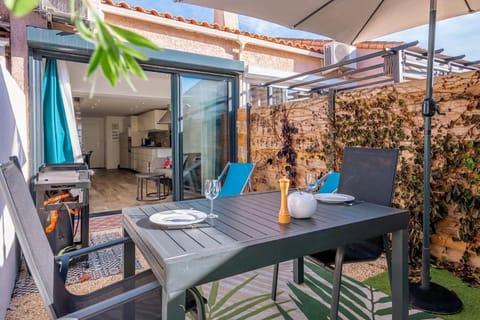 Patio, Dining area