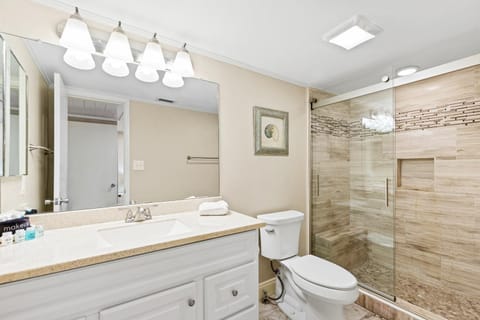 3BR, 3BA beachfront townhome! Sleeps 11! Ocean view! Steps to the beach! House in Sunnyside