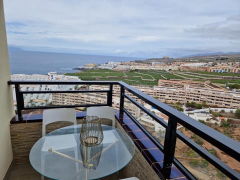 Day, View (from property/room), Balcony/Terrace, City view, Sea view