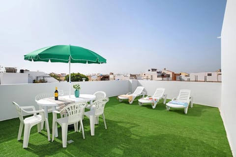 Property building, Balcony/Terrace, Living room