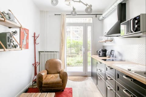 Kitchen or kitchenette, Living room