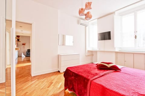 TV and multimedia, Photo of the whole room, Bedroom