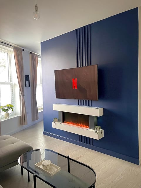 TV and multimedia, Living room, Seating area, flat iron