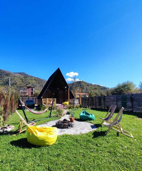 Communal lounge/ TV room, Spring, Day, Natural landscape, Garden, Evening entertainment, Garden view, Mountain view, sunbed