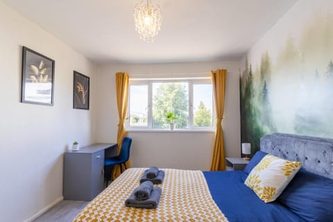 Open Mind Property - HotTUB, 4 Beds & 2 Free Parking House in Portsmouth