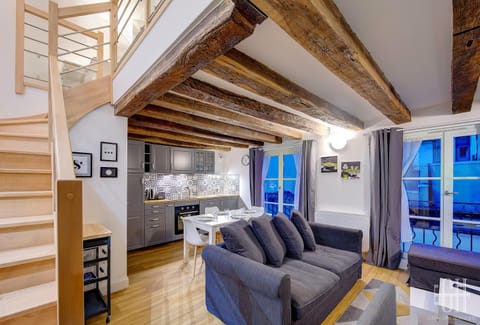 Kitchen or kitchenette, Living room