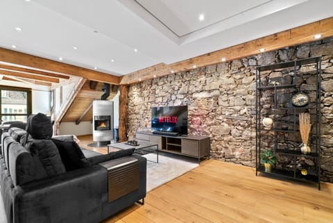 TV and multimedia, Living room, Seating area, flat iron