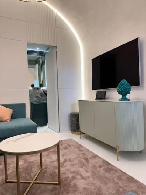 Communal lounge/ TV room, TV and multimedia, Living room, Seating area, Evening entertainment