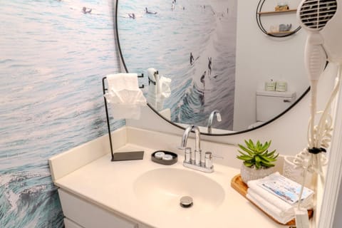 Beautifully Updated 1 Bedroom Condo-Golf Colony 19-D-Only 2 Miles To The Beach! House in Surfside Beach